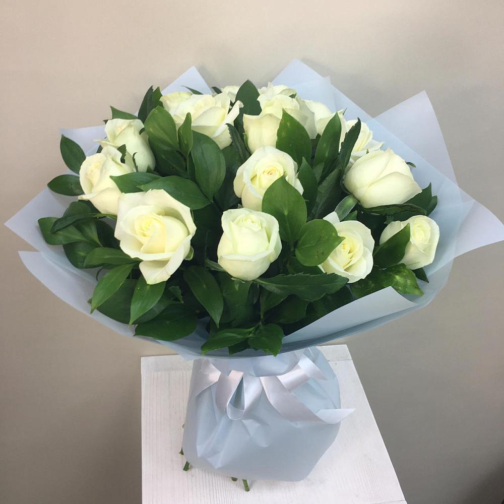 Букет 15 Белых роз Проуд в Кугульте