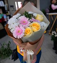 Букет цветов из:  Герберы, Розы и Хризантемы в Кугульте