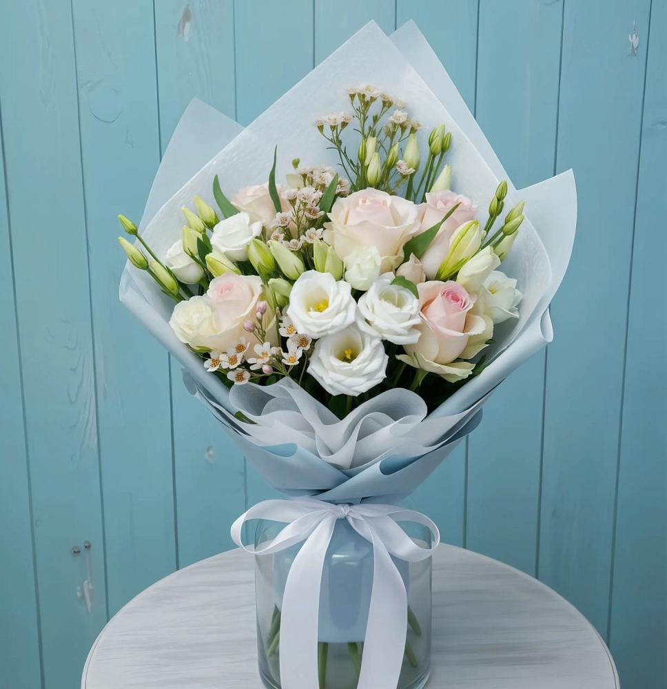 Букет цветов из: Розы и Лизиантусы в Кугульте