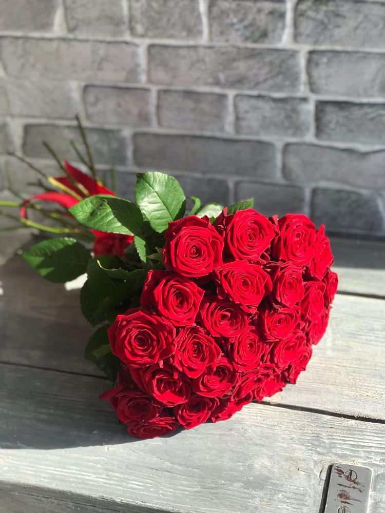 Букет Красные розы Фридом в Кугульте
