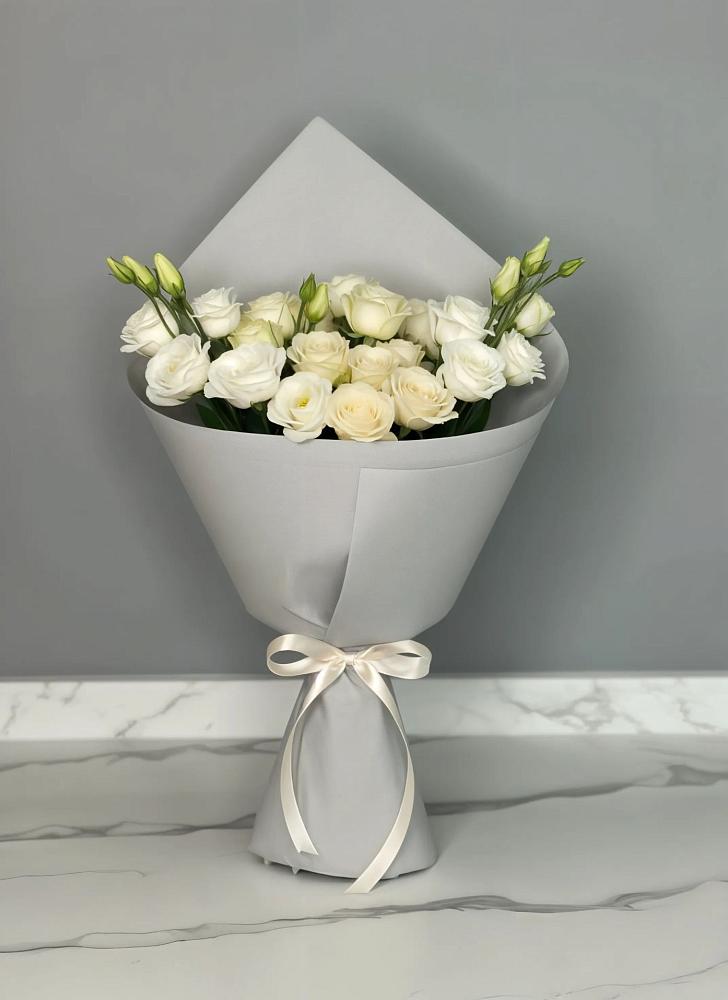 Букет цветов из: Розы и Лизиантусы в Кугульте