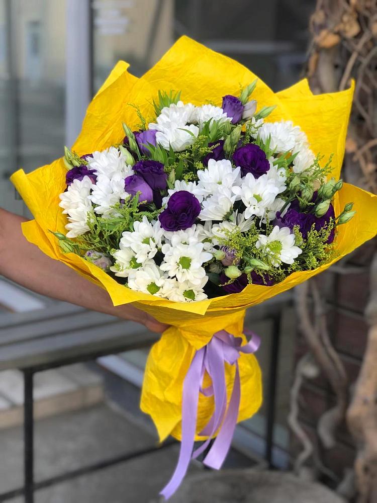Букет цветов из: Ирисы, Хризантемы и Ромашки в Кугульте
