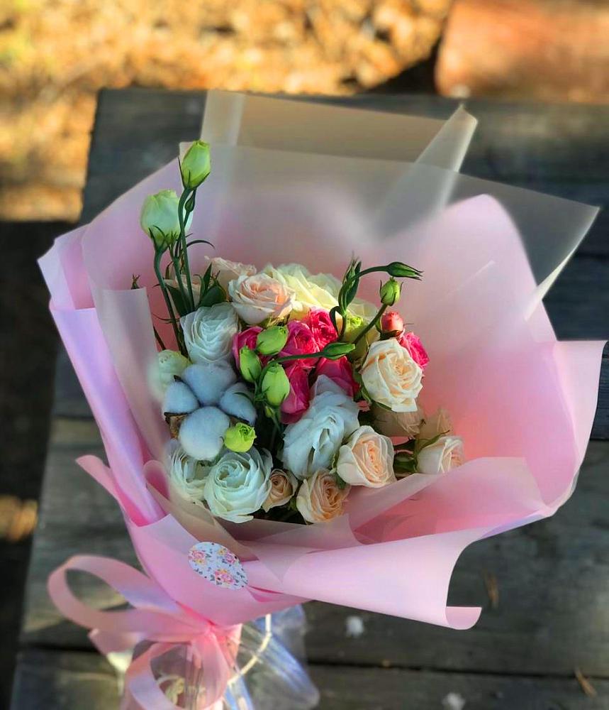 Букет цветов из: Розы и Лизиантусы в Кугульте