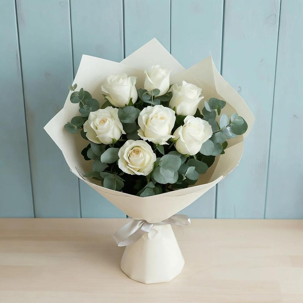 Букет Белые розы в Эвкалипте в Кугульте