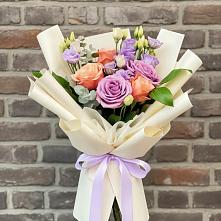 Букет цветов из:  Лизиантусы и Розы в Кугульте