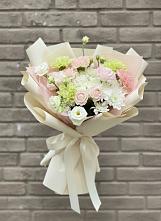Букет цветов из:  Гвоздики, Розы, Лизиантусы и Хризантемы в Кугульте
