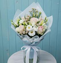 Букет цветов из:  Розы и Лизиантусы в Кугульте