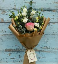 Букет цветов из:  Розы и Лизиантусы в Кугульте