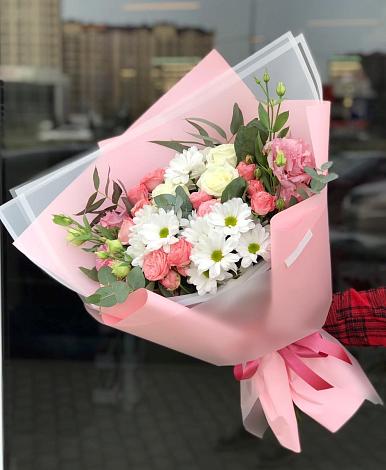 Букет цветов из: Розы, Лизиантусы и Хризантемы в Кугульте