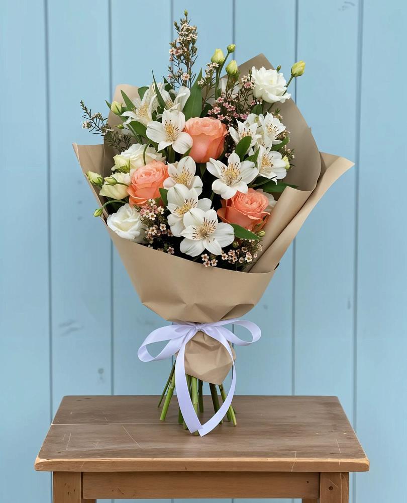 Букет цветов из: Альстромерии, Лизиантусы, Розы и Хризантемы в Кугульте